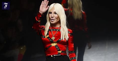 Ein Treffen mit der Modeschöpferin Donatella Versace 